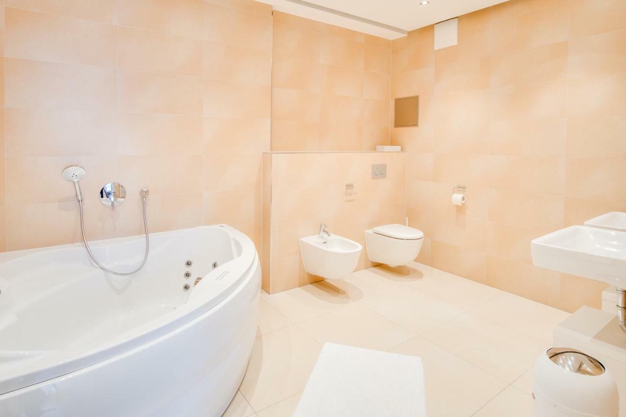 Schoene Wohnung Am Dresdner Zwinger Dresden Bagian luar foto